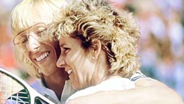 130513224314-martina-navratilova-chris-evert-single-image-cut.jpg